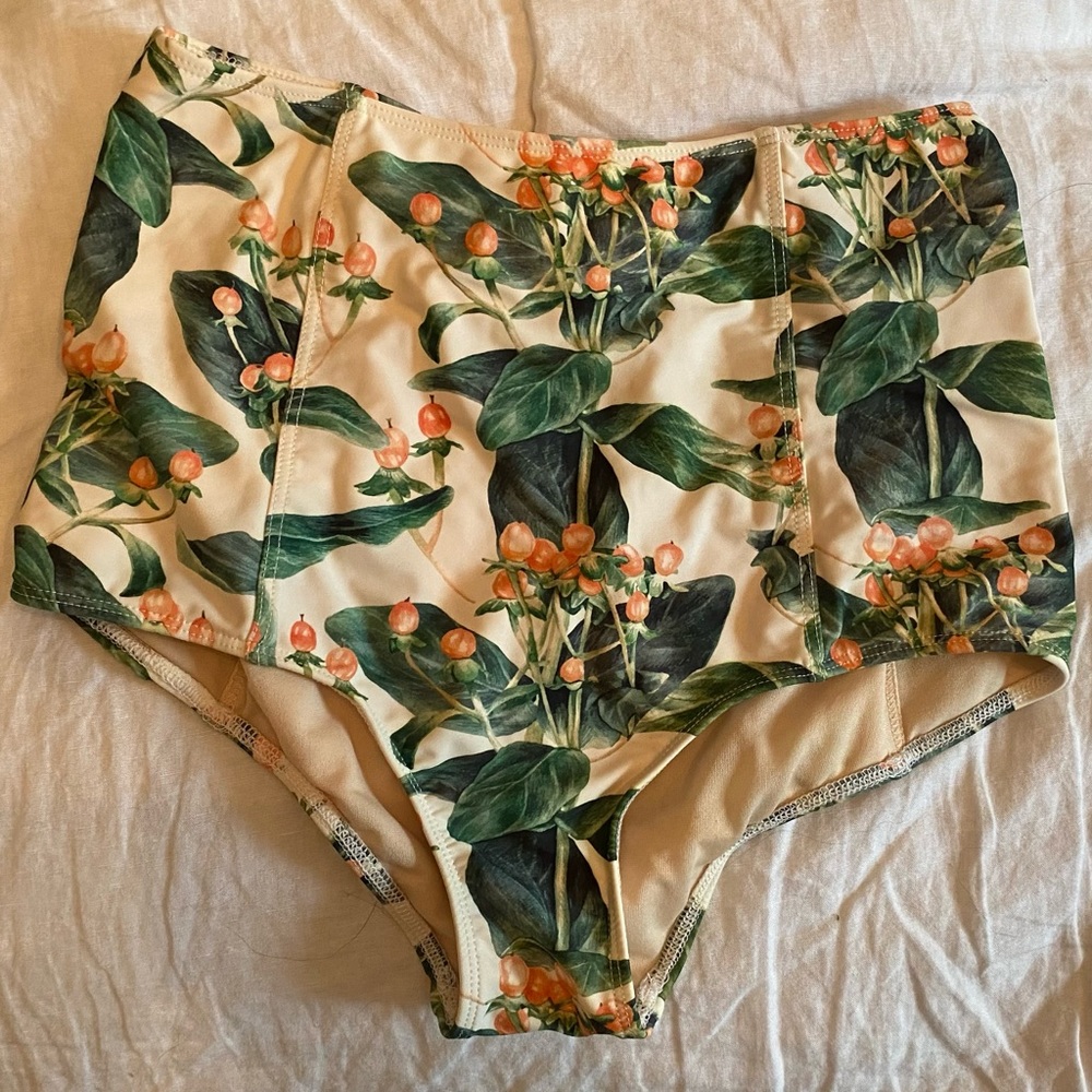 KJ Coral Berries High Waisted Small